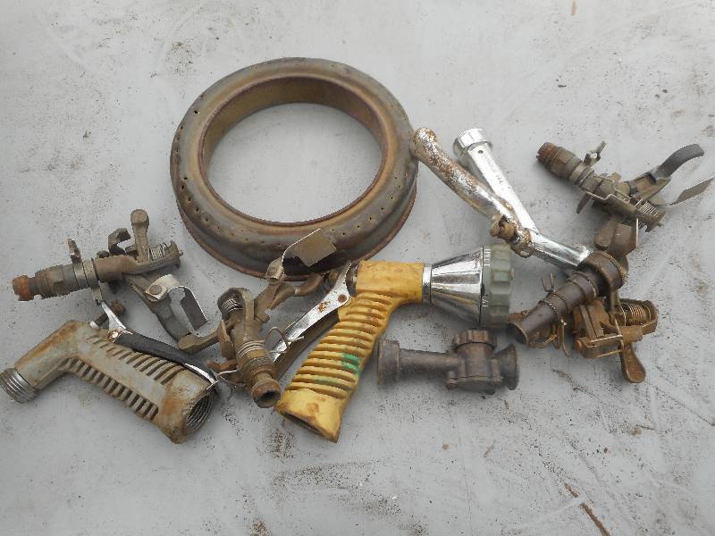 lot 198 image: VINTAGE SPRINKLER AND SPRAYERS