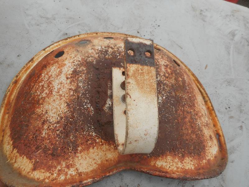 lot 199 image: ANTIQUE TRACTOR SEAT