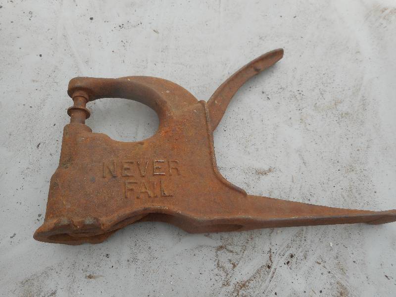 lot 204 image: ANTIQUE NEVER FAIL RIVETER