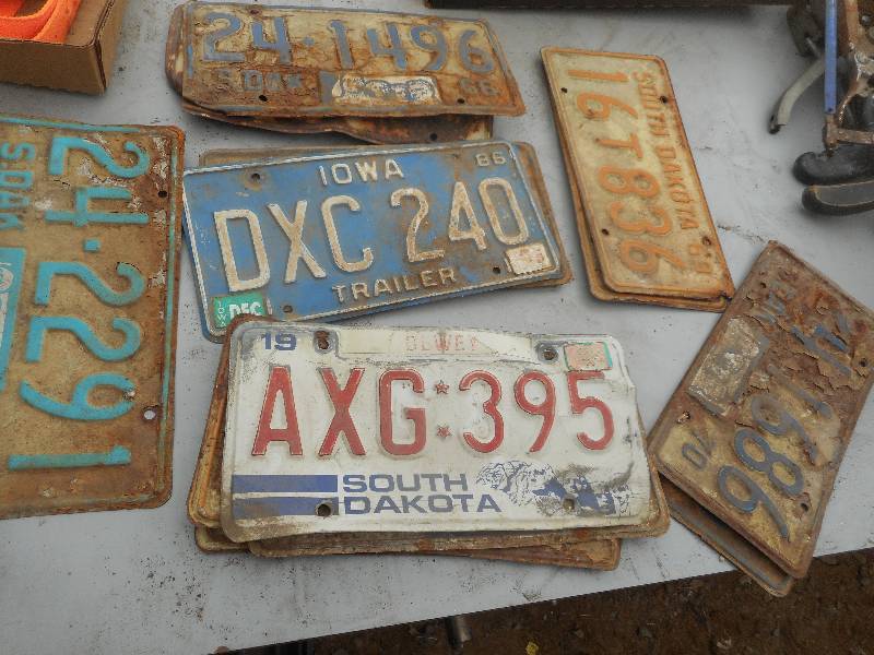 lot 210 image: COLLECTIBLE LICENSE PLATES