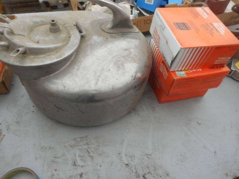 lot 211 image: VINTAGE SURGE MILKER AND KENDALL FILTERS