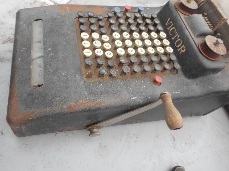 lot 215 image: VINTAGE VICTOR HAND ADDING MACHINE