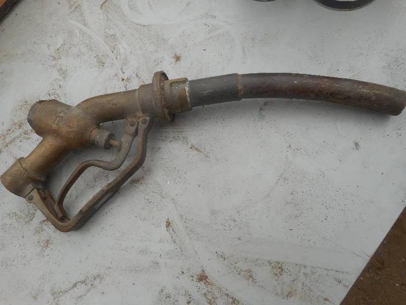 lot 220 image: ANTIQUE BRASS GAS NOZZEL