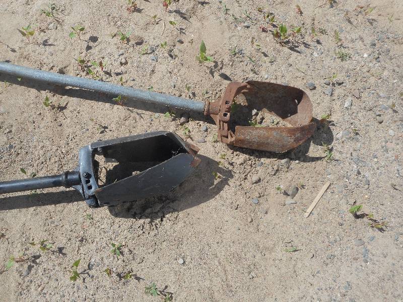 lot 250 image: 2 POST HOLE DIGGERS