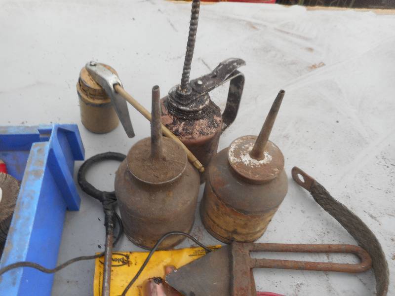 lot 258 image: VINTAGE OIL CANS