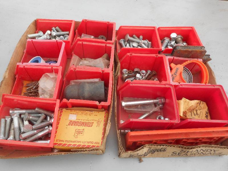 lot 264 image: LAG BOLTS AND REG BOLTS