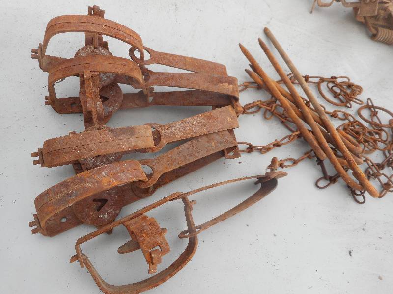 lot 268 image: 5 ANTIQUE TRAPS