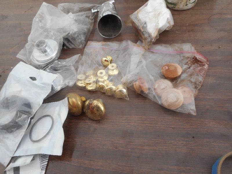 lot 290 image: KNOBS