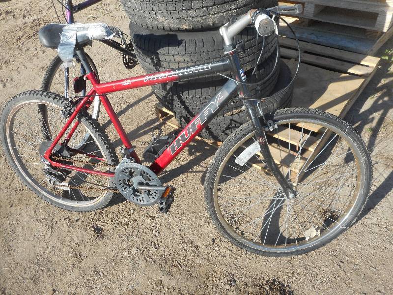 lot 302 image: 1 HUFFY 1 OFF BRAND BIKE