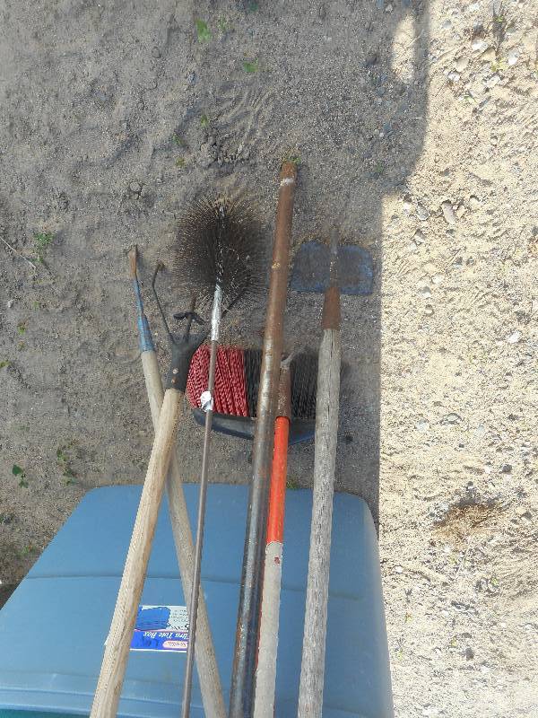 lot 307 image: HOE BROOM MISC