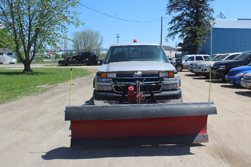 2005 Chevrolet Silverado K2500HD 4x4 Plow Truck