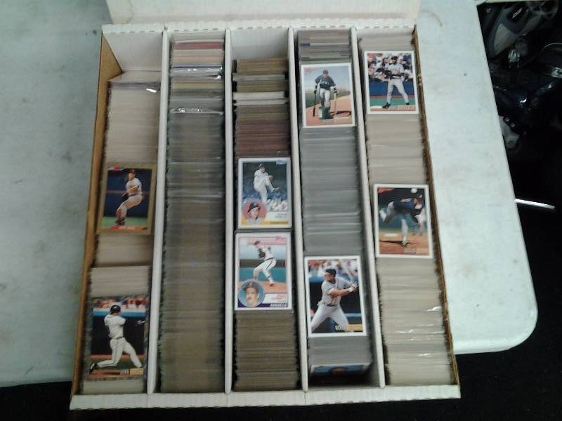 lot 5 image: 4000 Baseball Cards Bowman 1990, 1992, 1993, Topps 1983 Excellent Condition