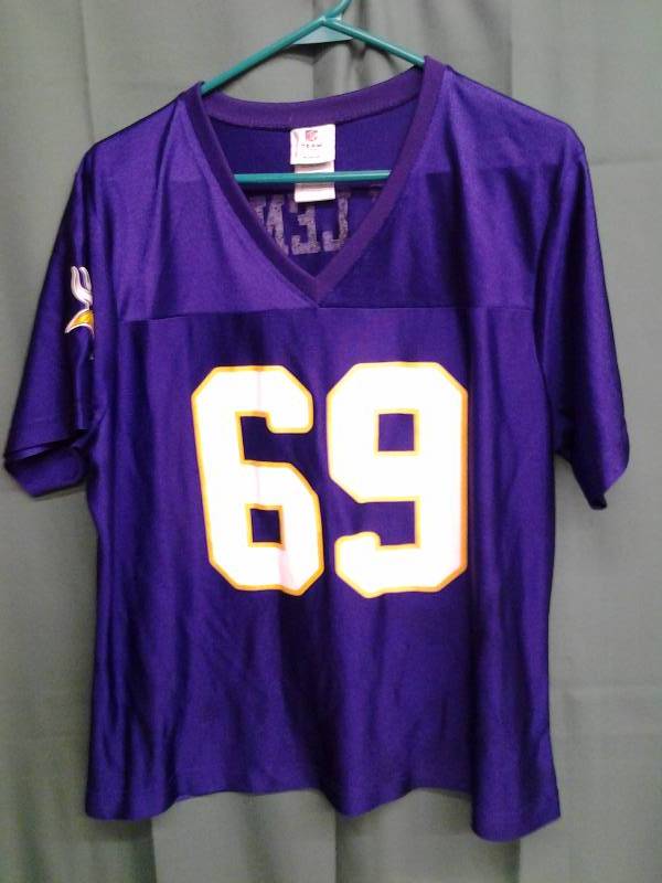lot 11 image: Vikings Team NFL #69 Allen Size XL Womens