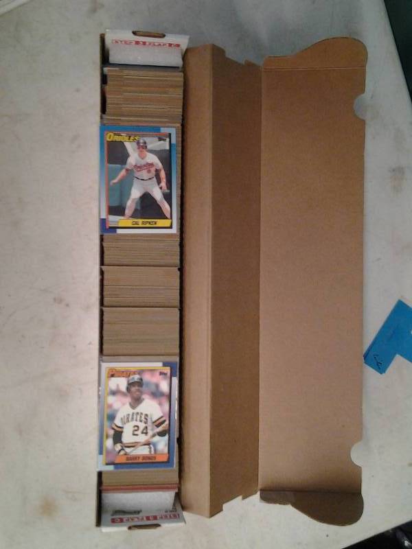 lot 28 image: 1990 Topps Baseball Complete Set Excellent Condition