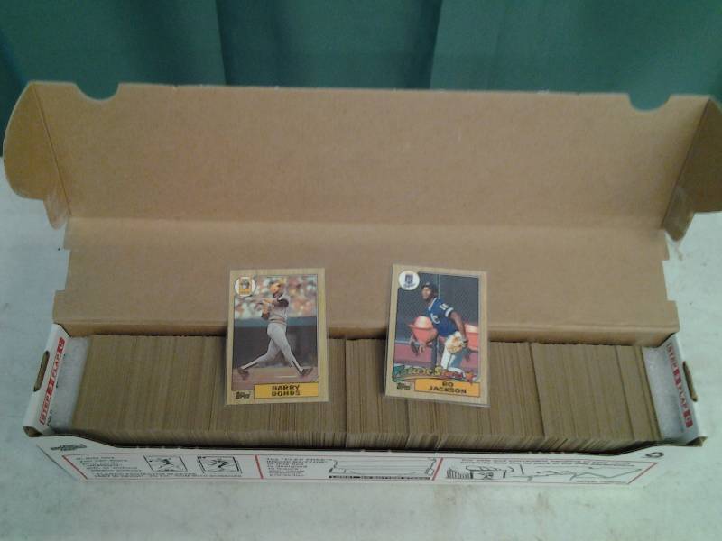 lot 29 image: 1987 Topps Baseball Complete Set Excellent Condition