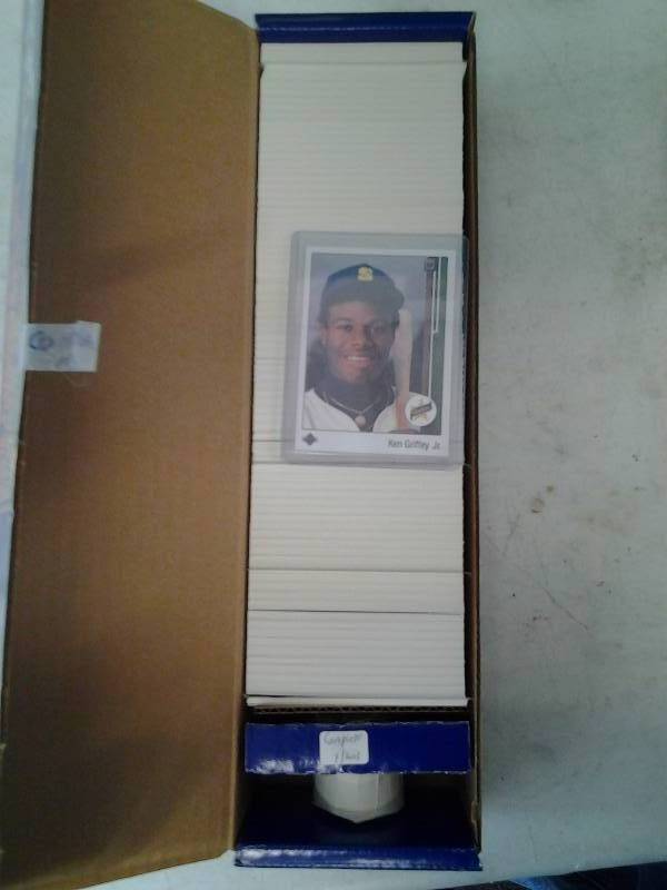 lot 37 image: 1989 Upper Deck Baseball Complete Set ( With Griffey Rookie)