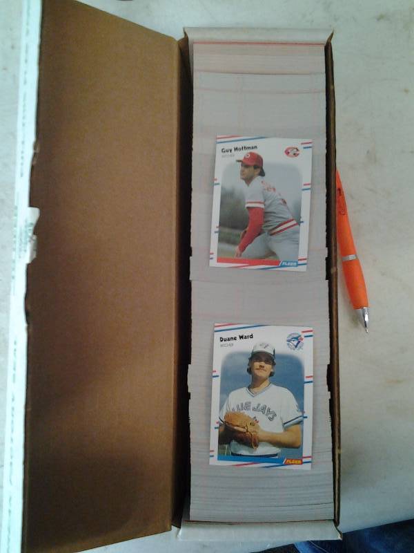 lot 39 image: 1988 Fleer baseball Complete Set