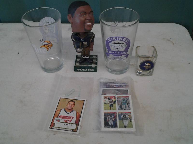 lot 44 image: Vikings Glasses, Shot Glasses Orlando Pace Bobbles, Assorted Sports Trading Cards