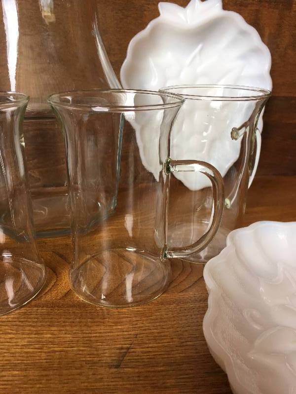lot 42 image: COLLECTIBLE GLASSWARE