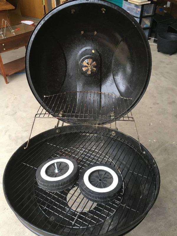 lot 20 image: CHARCOAL GRILL