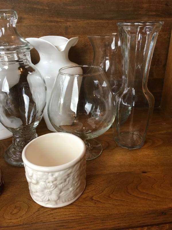 lot 51 image: LOT OF GLASSWARE