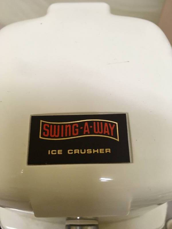 lot 77 image: KITCHEN LOT & ICE CRUSHER