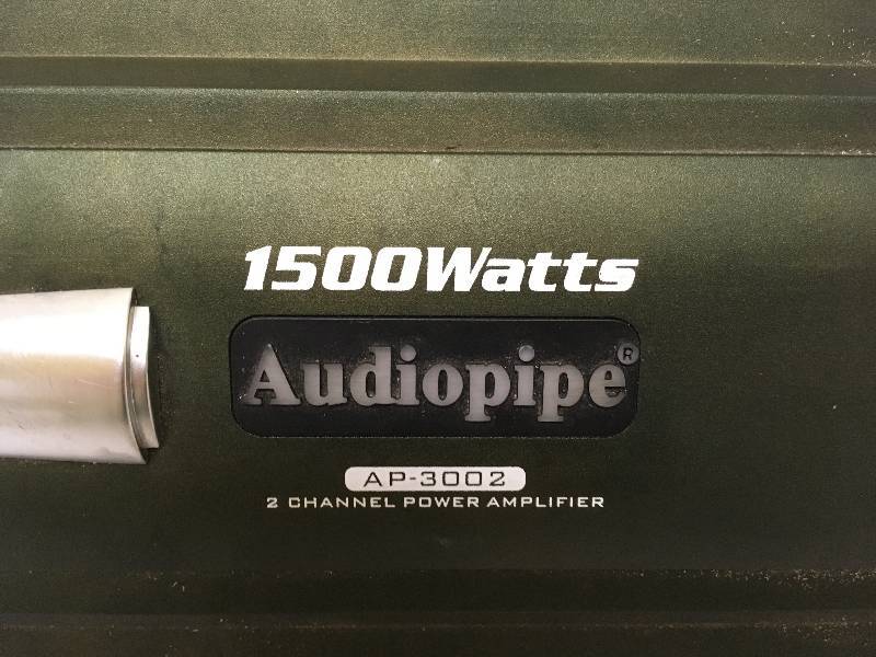 lot 107 image: AUDIOPIPE AMP AND RADIO
