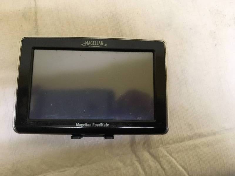 lot 111 image: GPS DEVICES (3)