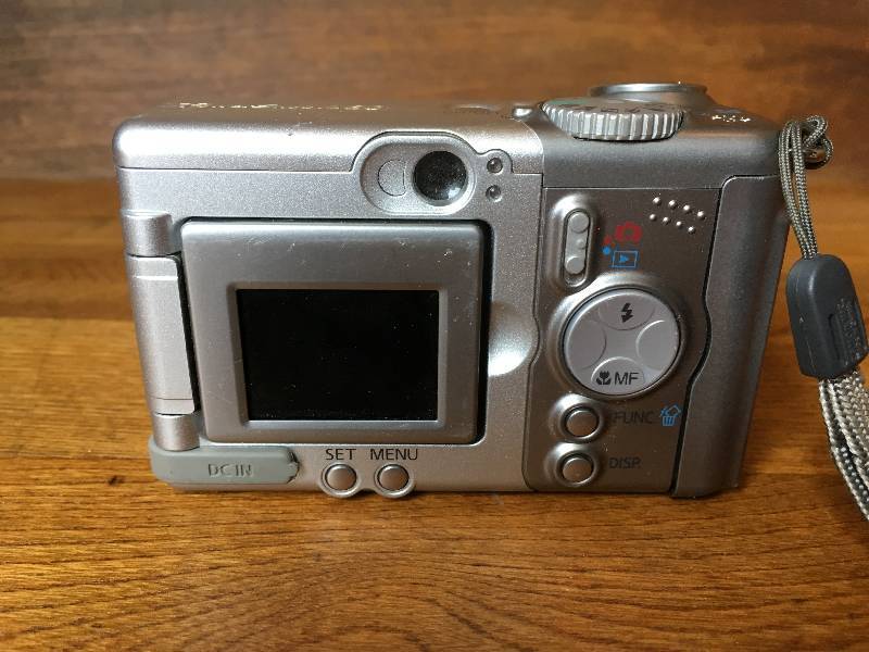 lot 115 image: CANNON CAMERA