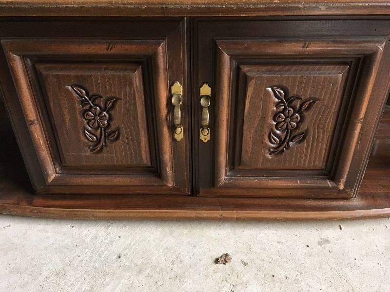 lot 7 image: SOLID WOOD COFFEE TABLE