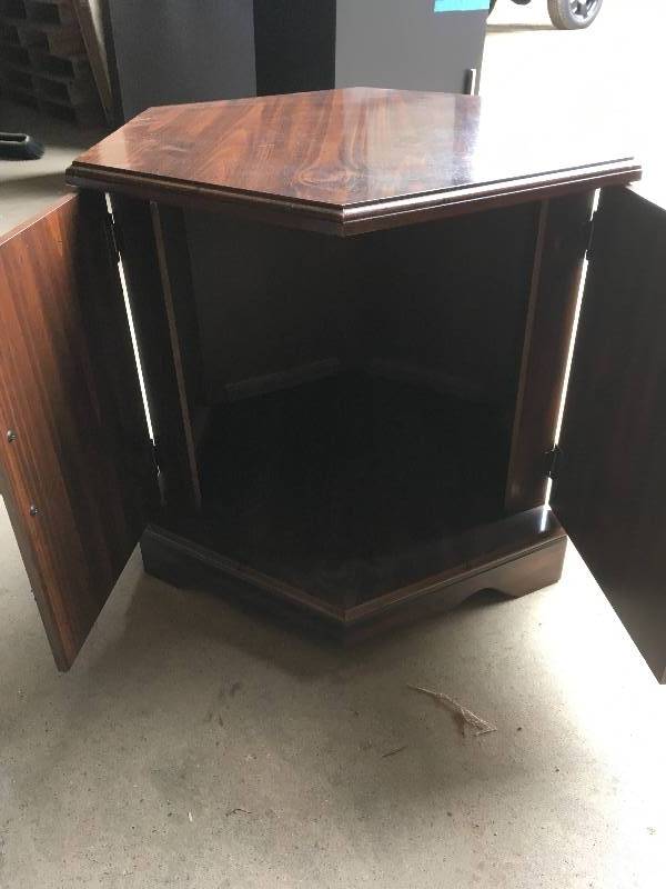 lot 8 image: SOLID WOOD SIDE TABLE