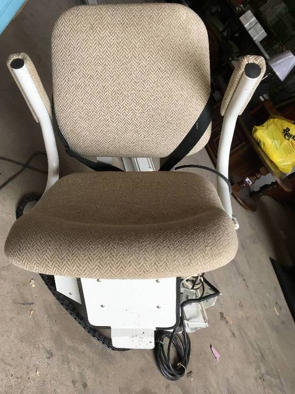 lot 6 image: ARROW STAIR LIFT WITH ALL HARDWARE