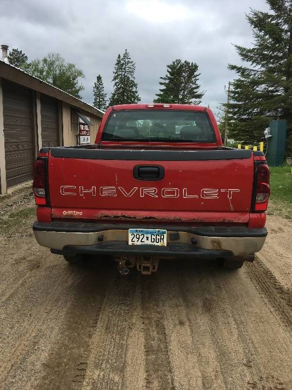 lot 1 image: 2004 CHEVY SILVERADO 4 X 4
