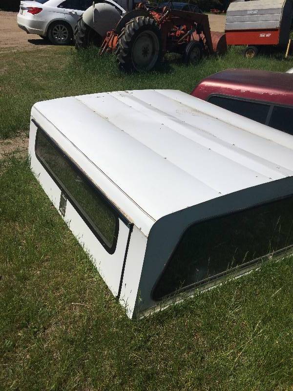 lot 129 image: TRUCK TOPPER