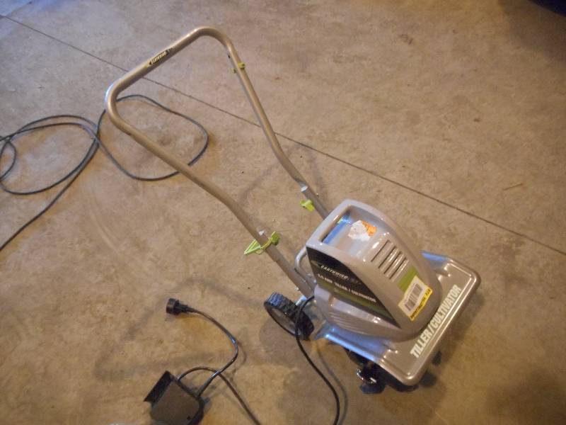 lot 11 image: Earthwise 11 in. 8.5 Amp Electric Tiller and Cultivator