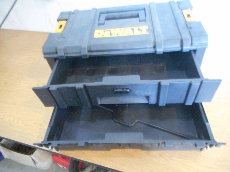 lot 26 image: DEWALT TOOL BOX