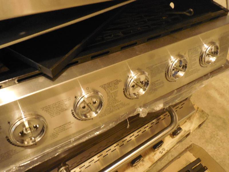 lot 6 image: (2) GAS GRILLS