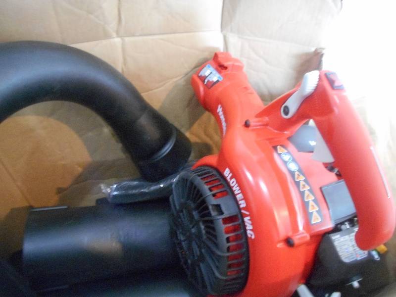 lot 67 image: Homelite 150 MPH 400 CFM 26cc Gas Handheld Blower Vacuum