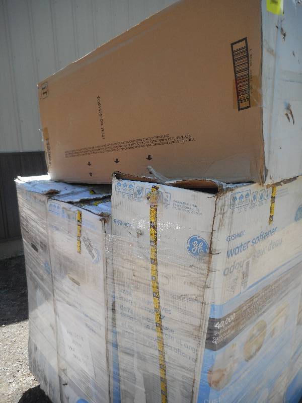 lot 4 image: PALLET OF GE 30,000 Grain Water Softener FOR PARTS OR REPAIR