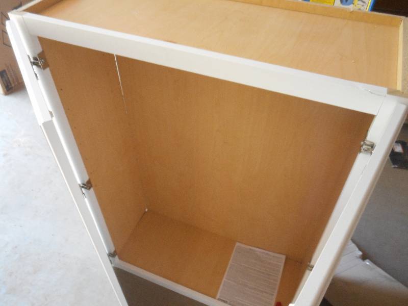 lot 14 image: WHITE CABINET