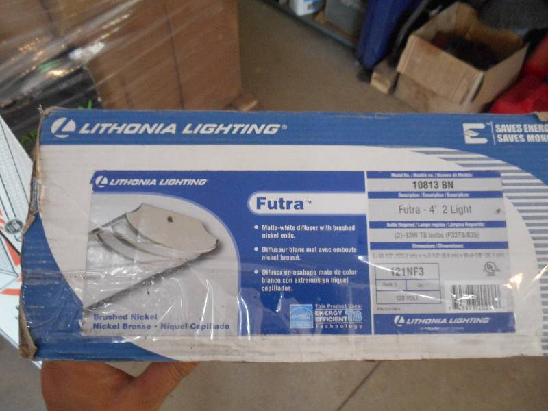lot 20 image: LIGHTING FIXTURE LOT