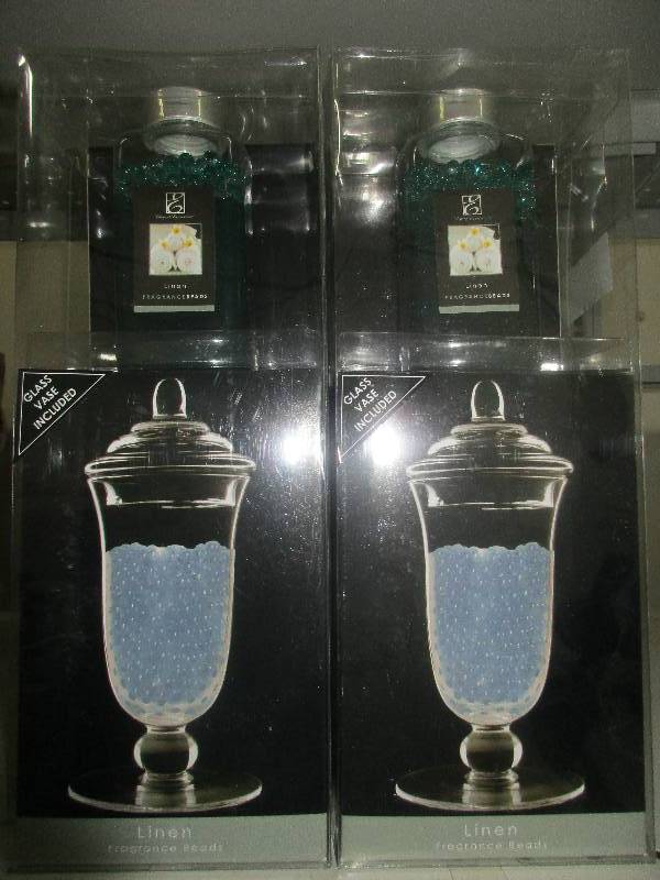 2 fragrance bead vases