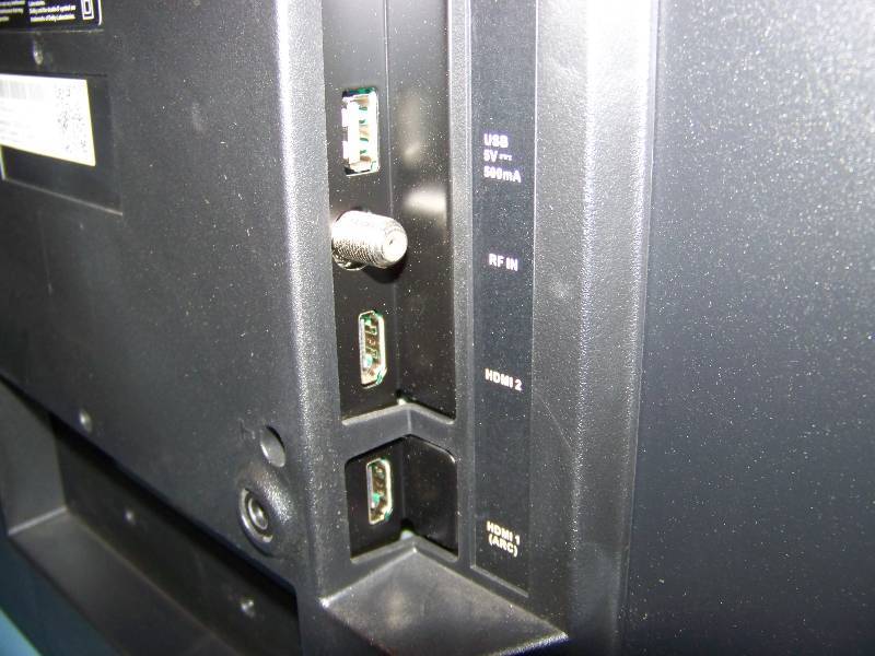 lot 11 image: 32, TCL, LED, HDTV (High Definition), Television with Remote Control and Stand