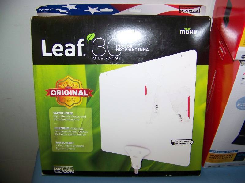 lot 81 image: LARGE LOT of Insignia, RCA and Leaf, Indoor, HDTV Antennas in Original Boxes