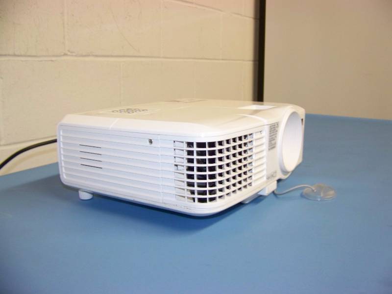 lot 15 image: Mitsubishi, EX240U, DLP Projector with HDMI Input
