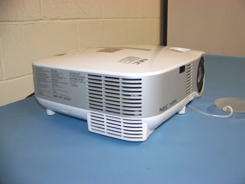 lot 22 image: NEC, NP905, LCD Projector with HDMI Input