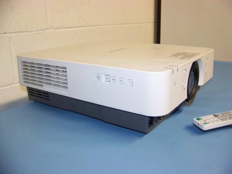 lot 13 image: Sony, VPL-FH30, LCD Projector with HDMI Input and Remote Control
