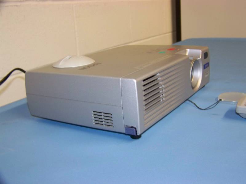 lot 16 image: Epson, EMP-730, LCD Projector with Remote Control