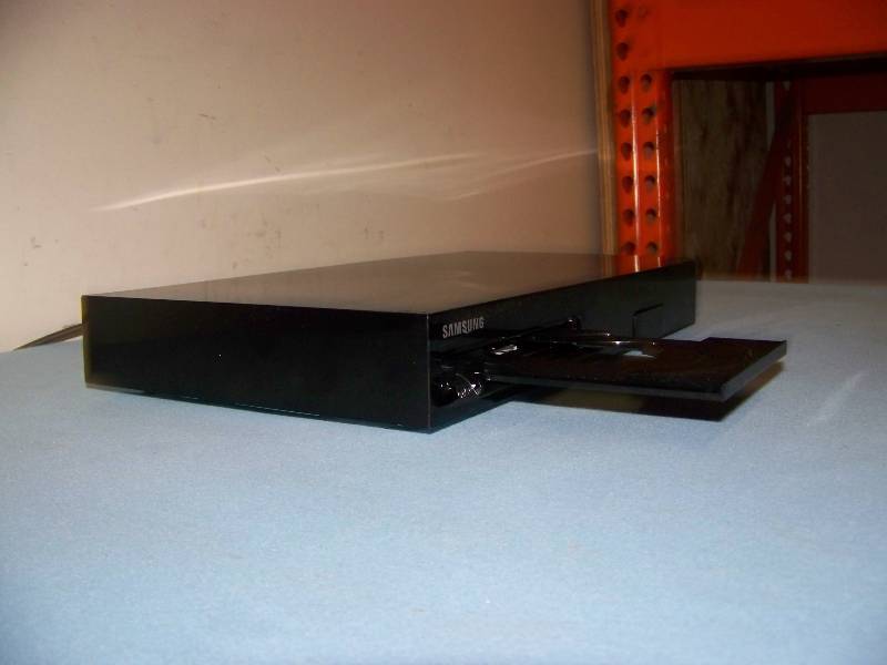lot 140 image: Samsung, Blu-Ray Disc  DVD Movie Player