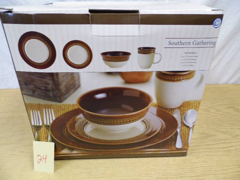 New Paula Deen Dish Set